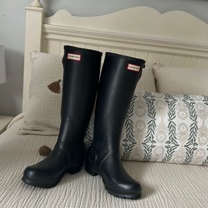 Black Hunter Boots